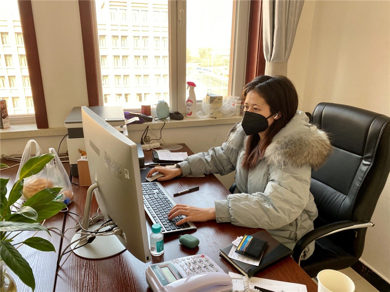 让党旗飘扬在战斗一线 线上最火买球站_买球（中国）
疫情防控复工复产侧记（三）